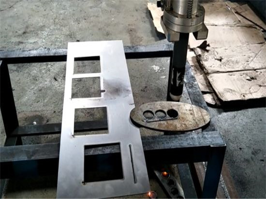 I CNC stroja za rezanje metalnih limova i metalnih cijevi, s rezanjem plazme i bakljom za rezanje oksi goriva
