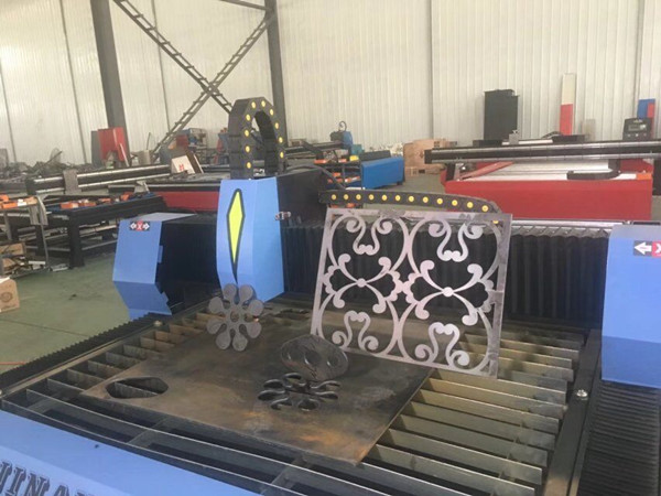 Automatski CNC rezni metalni strojevi s kontrolnim sustavom pokretanja